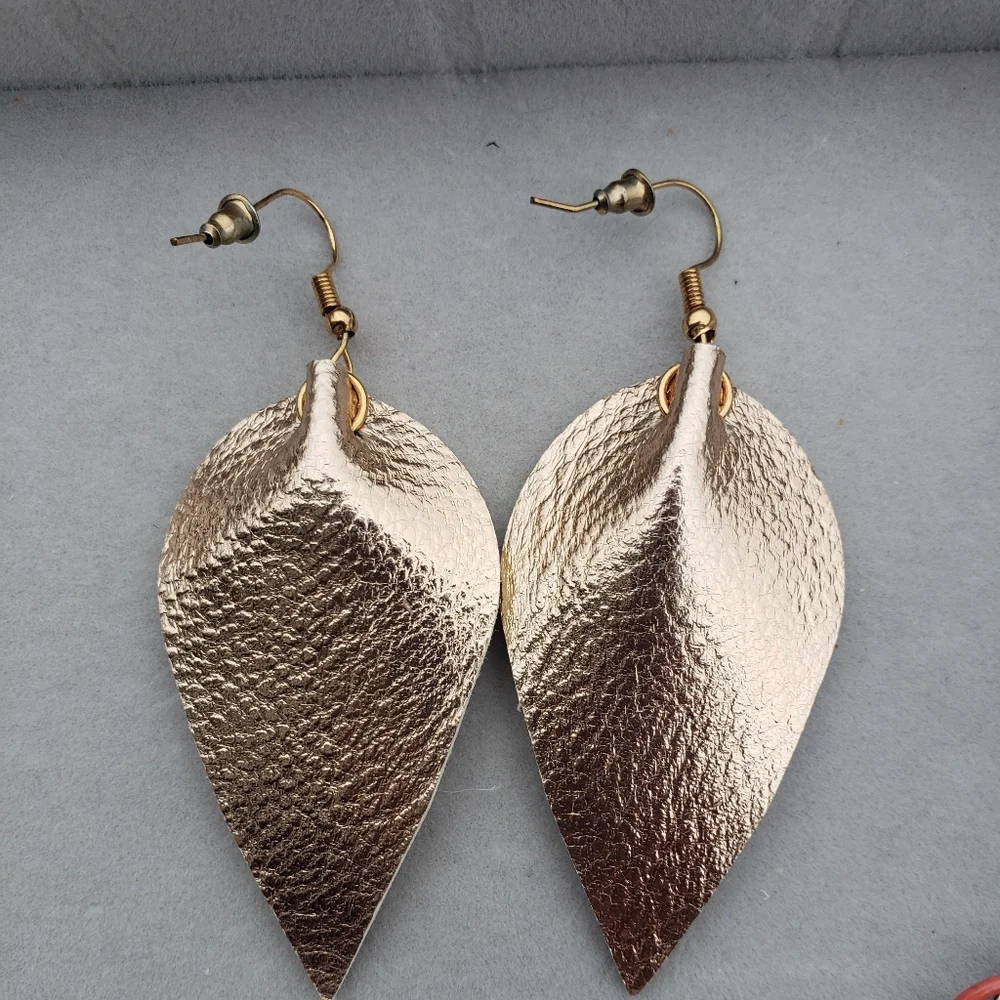 60. 3 Felt Dangle Earrings - Picture 11 of 11